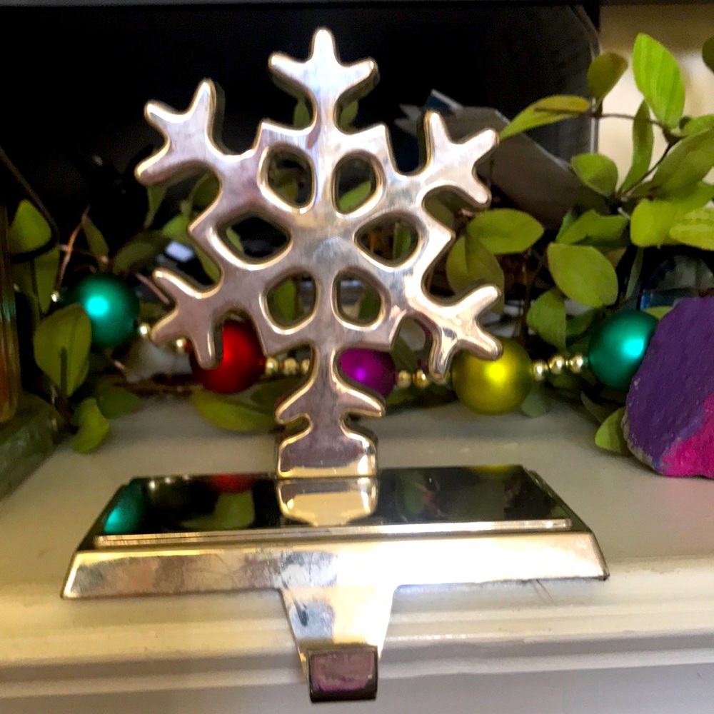 SILVER/LOOK STOCKIN HANGER. Very heavy n SNOW FLAKE DESIGN